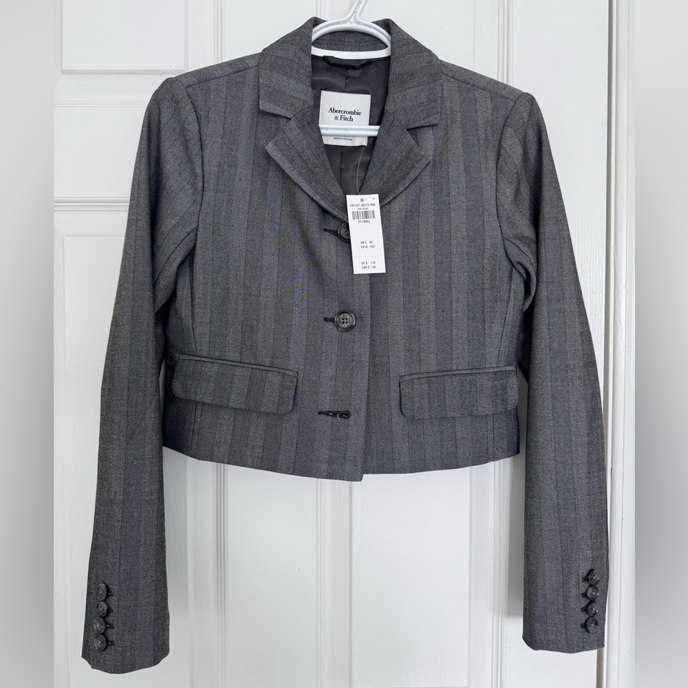 NWT Abercrombie Grey Cropped Blazer